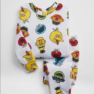 Gap Kids Sesame Street Pajama Set